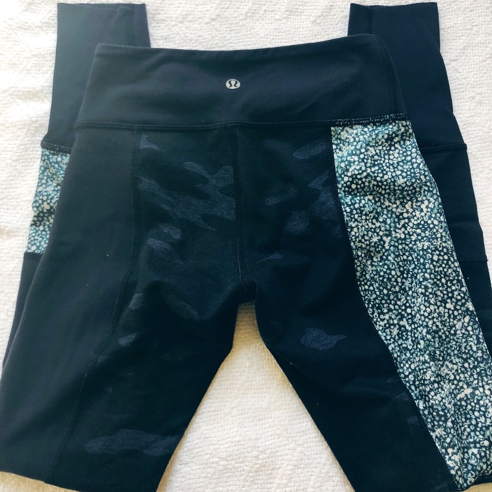 *RARE* Navy Camo print Lululemon Leggings 2